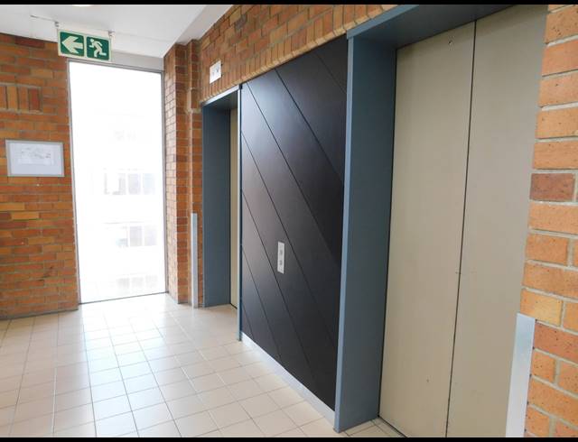 6,100M² OFFICE TO LET IN FERNDALE